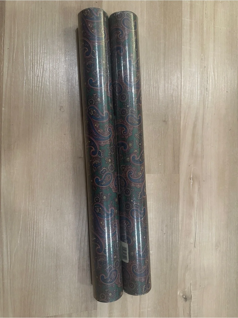Unopened Lennon vintage paisley wallpaper